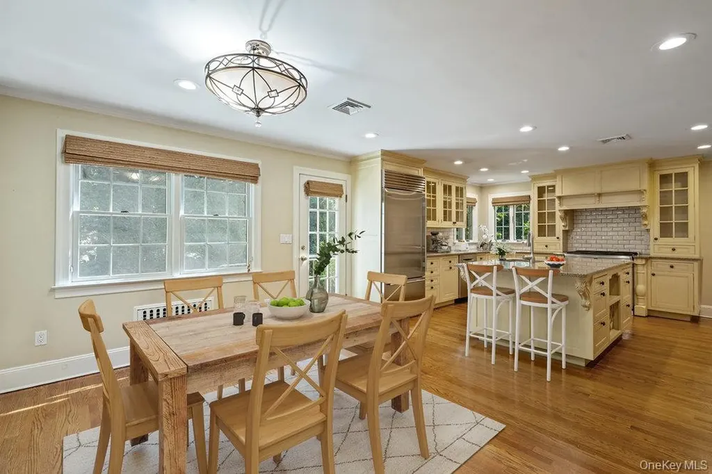 74 Eakins Road Manhasset NY 11030