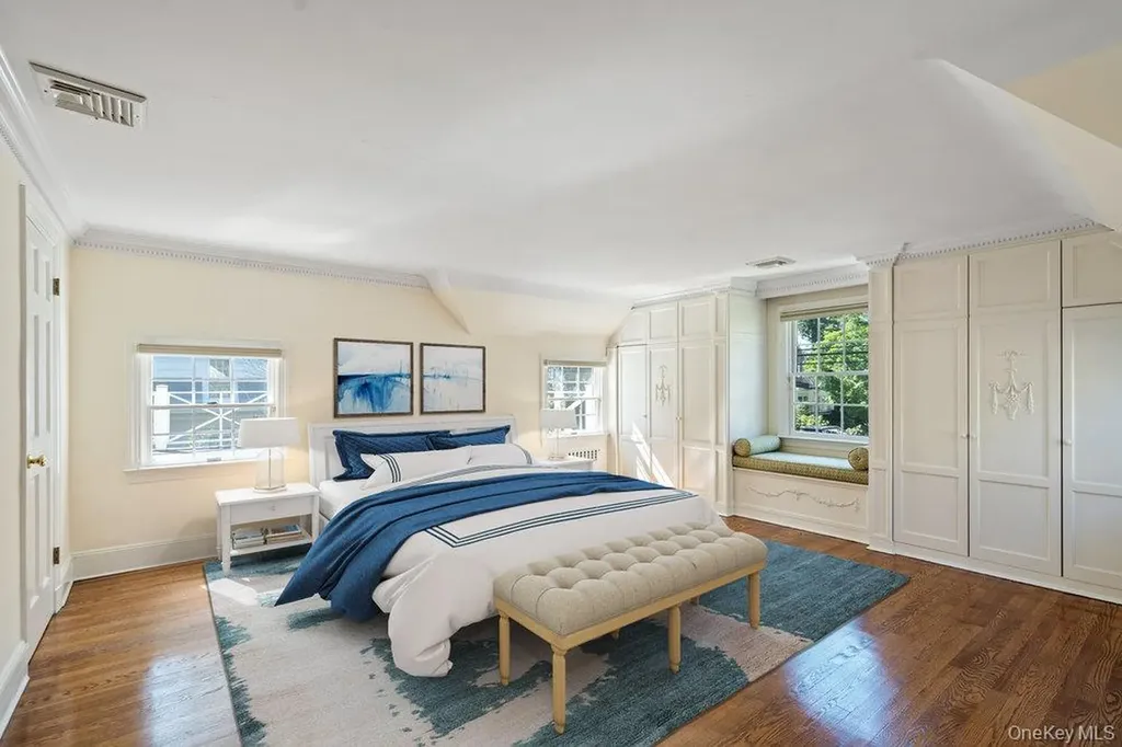 74 Eakins Road Manhasset NY 11030