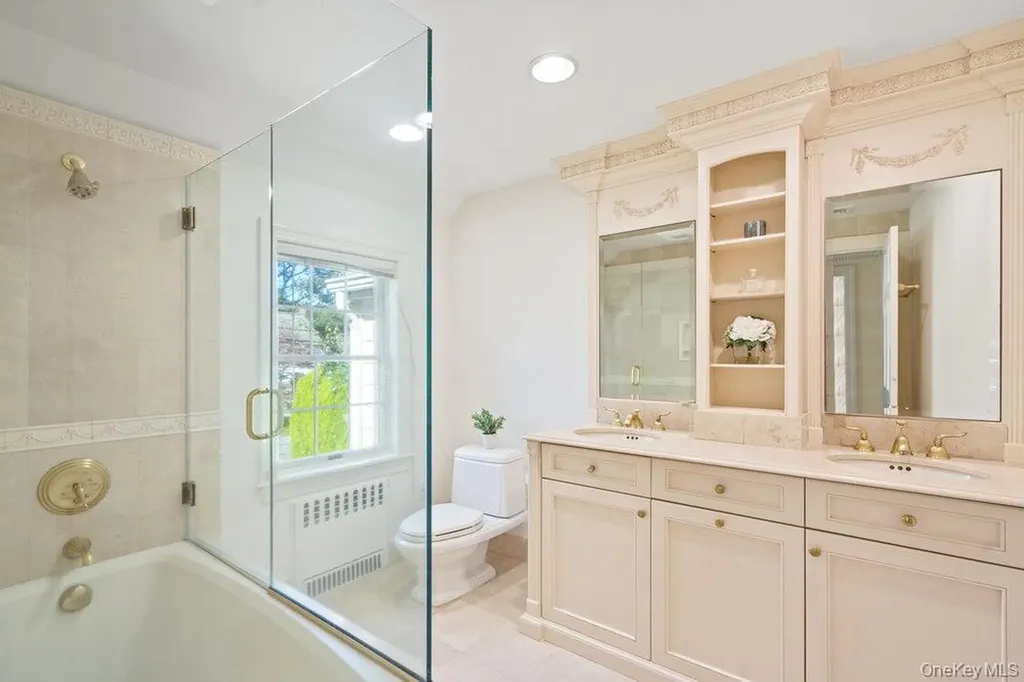 74 Eakins Road Manhasset NY 11030