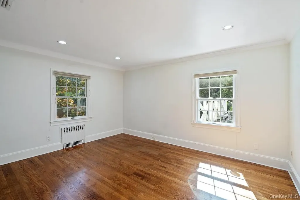 74 Eakins Road Manhasset NY 11030