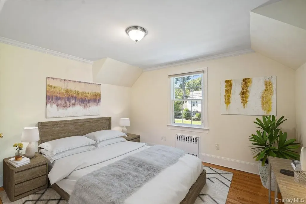 74 Eakins Road Manhasset NY 11030