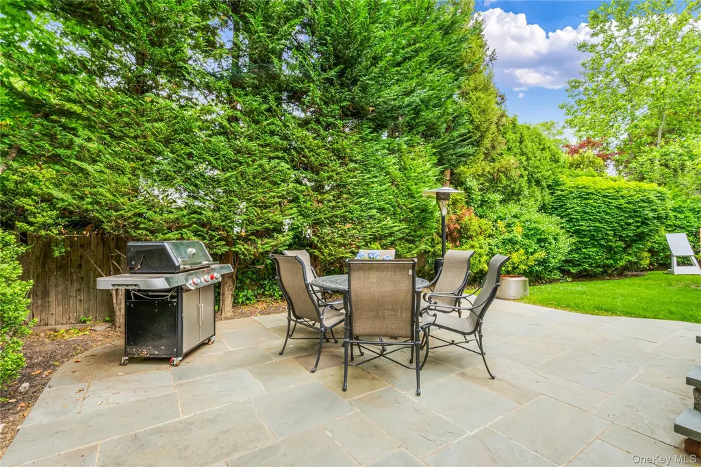 74 Eakins Road Manhasset NY 11030