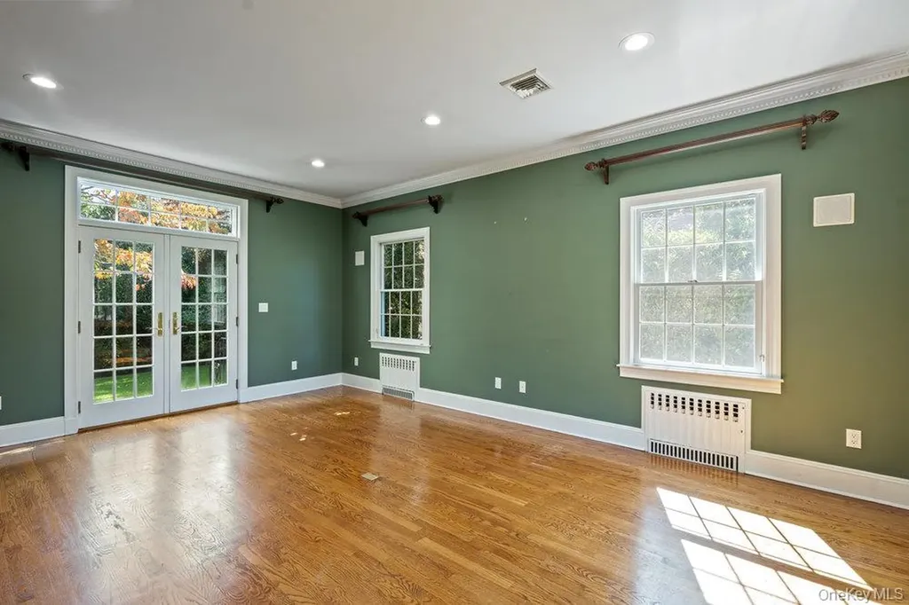 74 Eakins Road Manhasset NY 11030