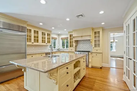 74 Eakins Road Manhasset NY 11030
