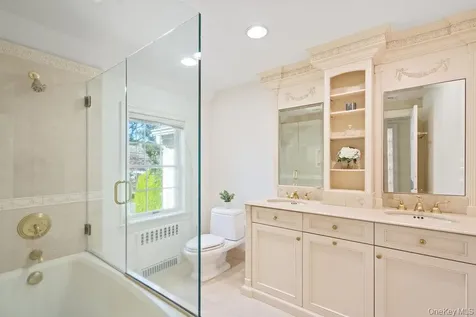 74 Eakins Road Manhasset NY 11030