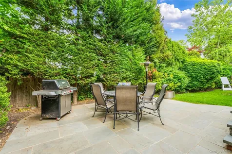 74 Eakins Road Manhasset NY 11030