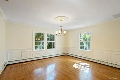 74 Eakins Road Manhasset NY 11030