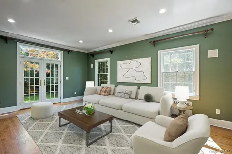 74 Eakins Road Manhasset NY 11030