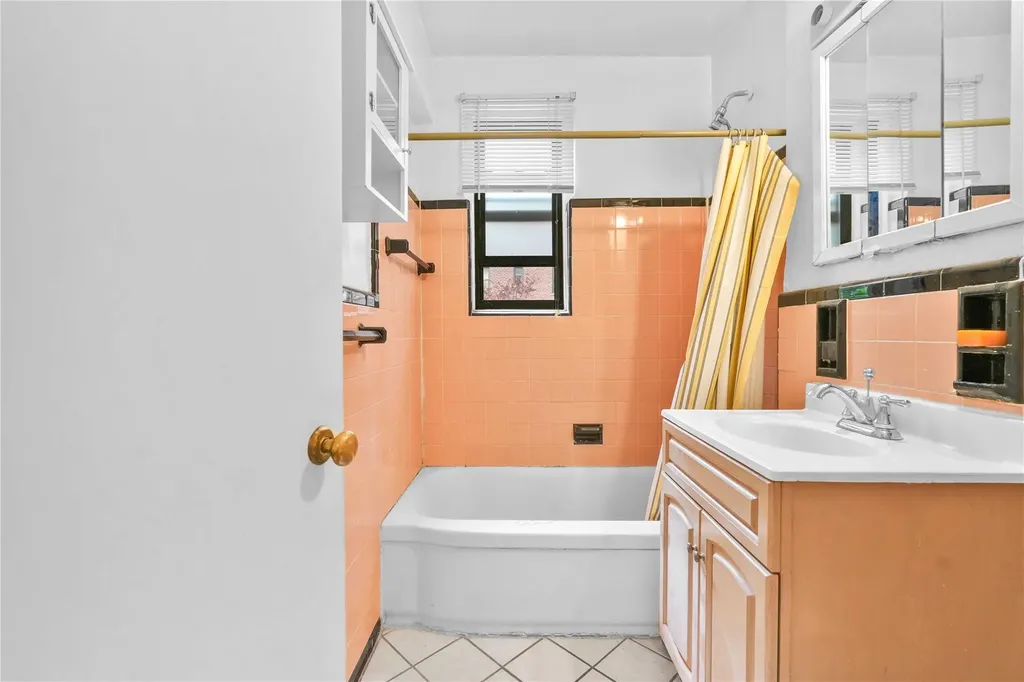 142-21 26th Avenue Flushing NY 11354