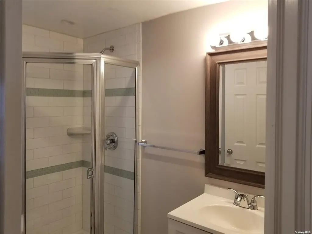 85 Quebec Road Island Park NY 11558