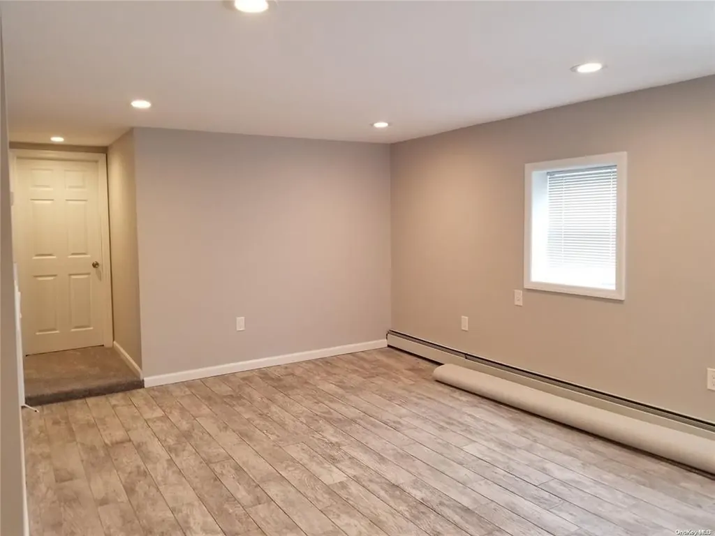 85 Quebec Road Island Park NY 11558