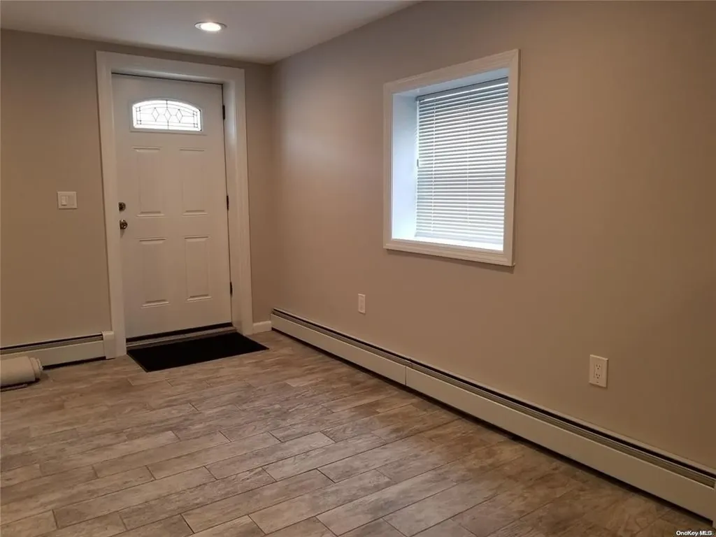 85 Quebec Road Island Park NY 11558