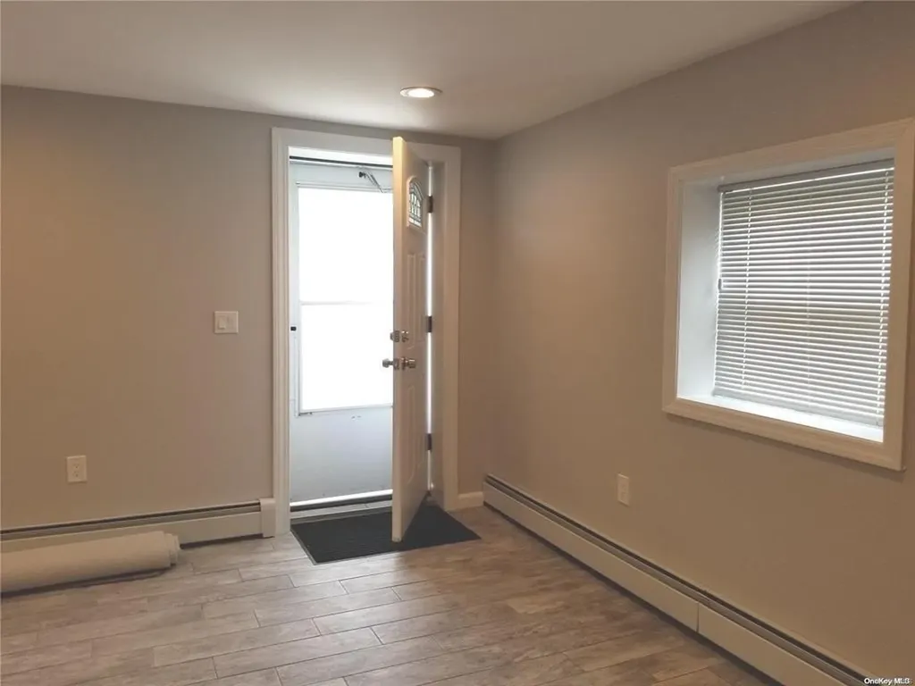 85 Quebec Road Island Park NY 11558