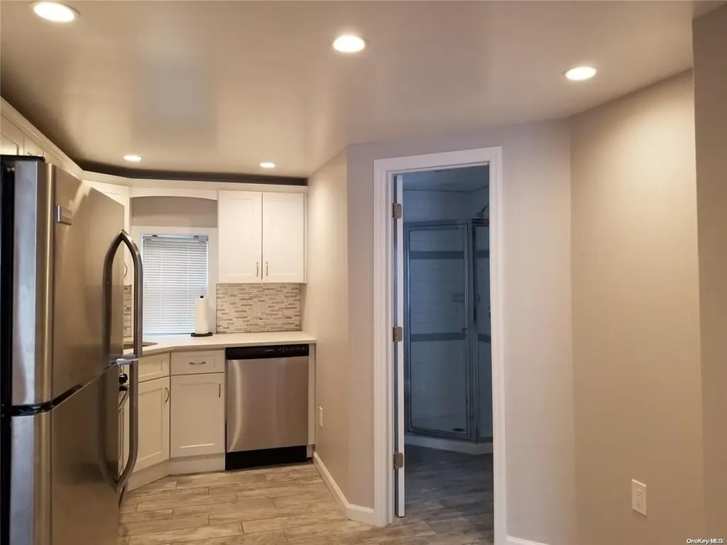 85 Quebec Road Island Park NY 11558