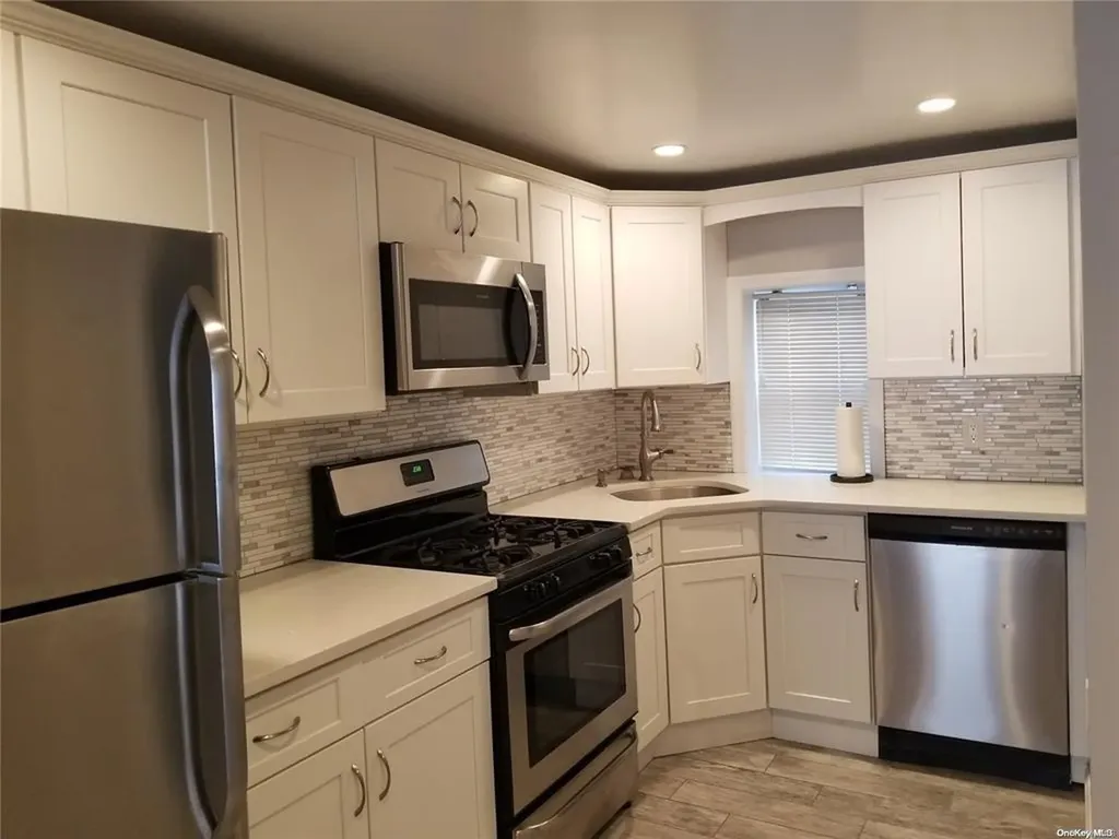 85 Quebec Road Island Park NY 11558