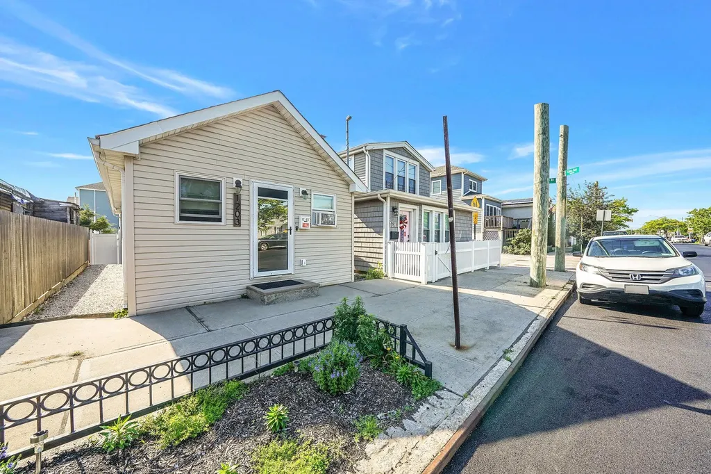 1203 Cross Bay Boulevard Broad Channel NY 11693