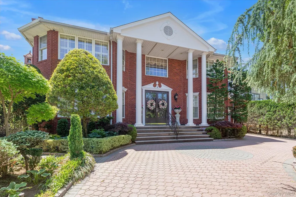 4 Point Crescent Malba NY 11357