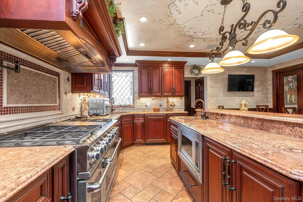 4 Point Crescent Malba NY 11357