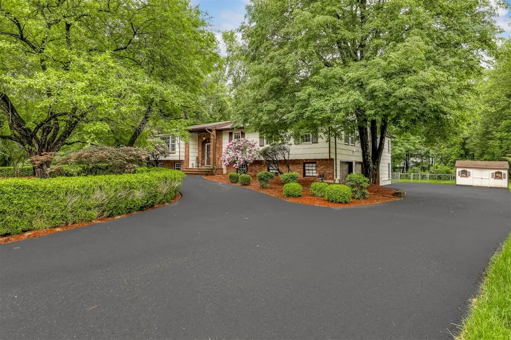 11 Kings Gate Road Suffern NY 10901