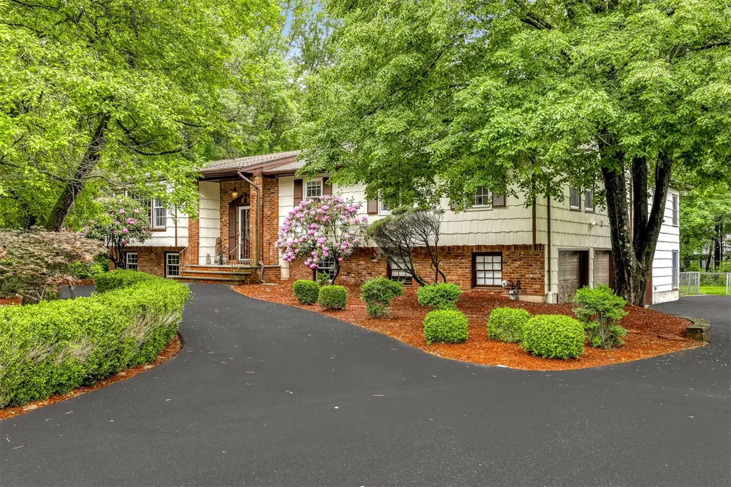 11 Kings Gate Road Suffern NY 10901