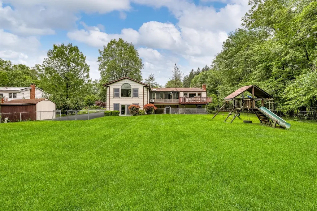 11 Kings Gate Road Suffern NY 10901