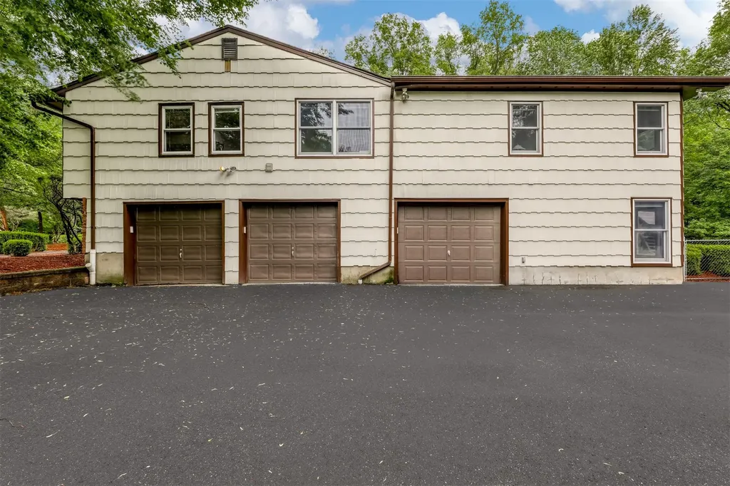 11 Kings Gate Road Suffern NY 10901