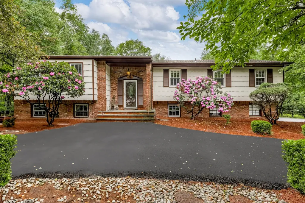 11 Kings Gate Road Suffern NY 10901
