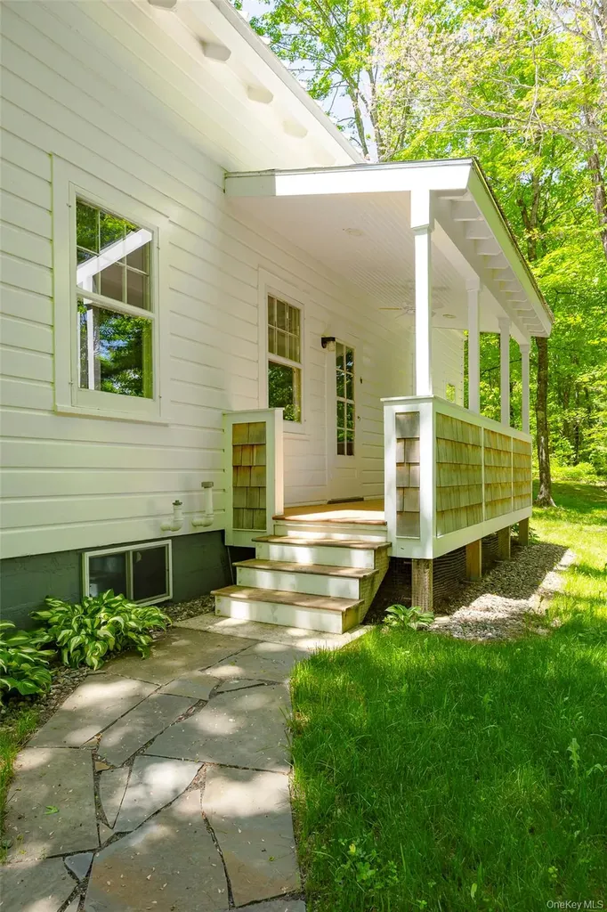 107 Near Road Red Hook NY 12571