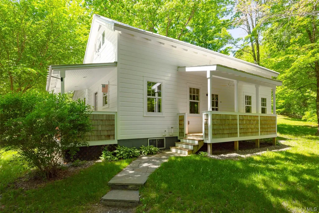 107 Near Road Red Hook NY 12571