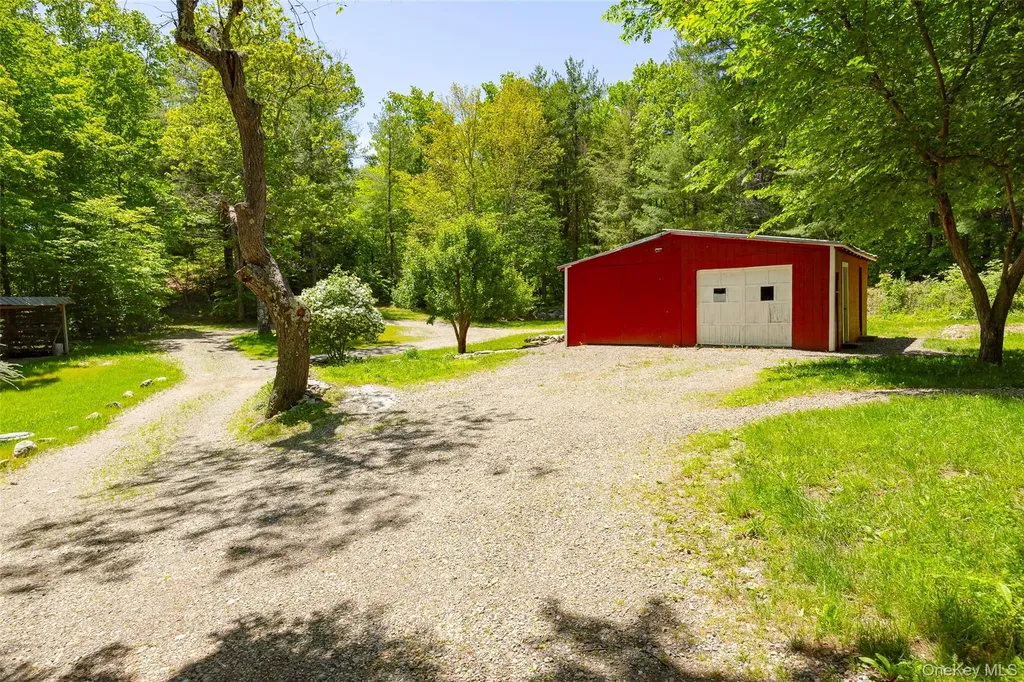 107 Near Road Red Hook NY 12571