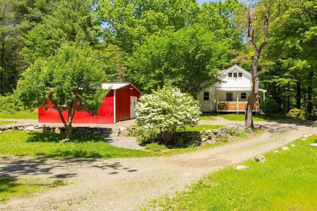 107 Near Road Red Hook NY 12571