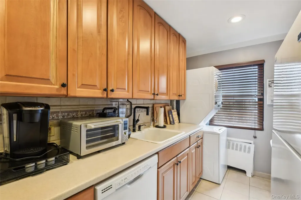 1213 East Broadway Hewlett NY 11557