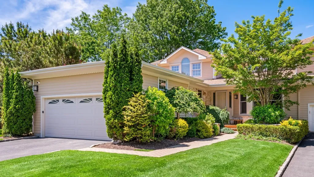 113 Firestone Circle Roslyn NY 11576