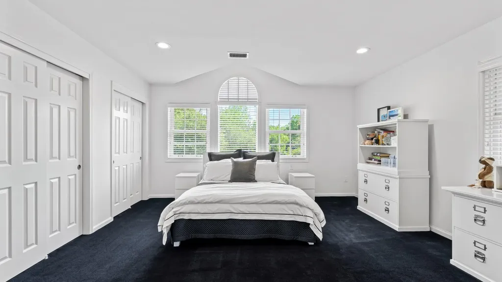 113 Firestone Circle Roslyn NY 11576