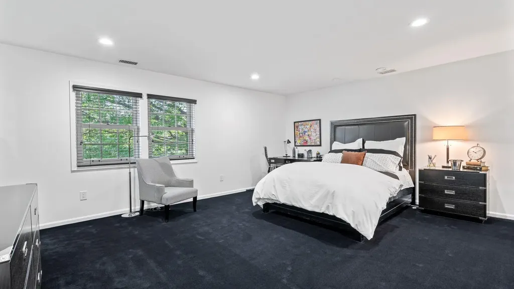 113 Firestone Circle Roslyn NY 11576