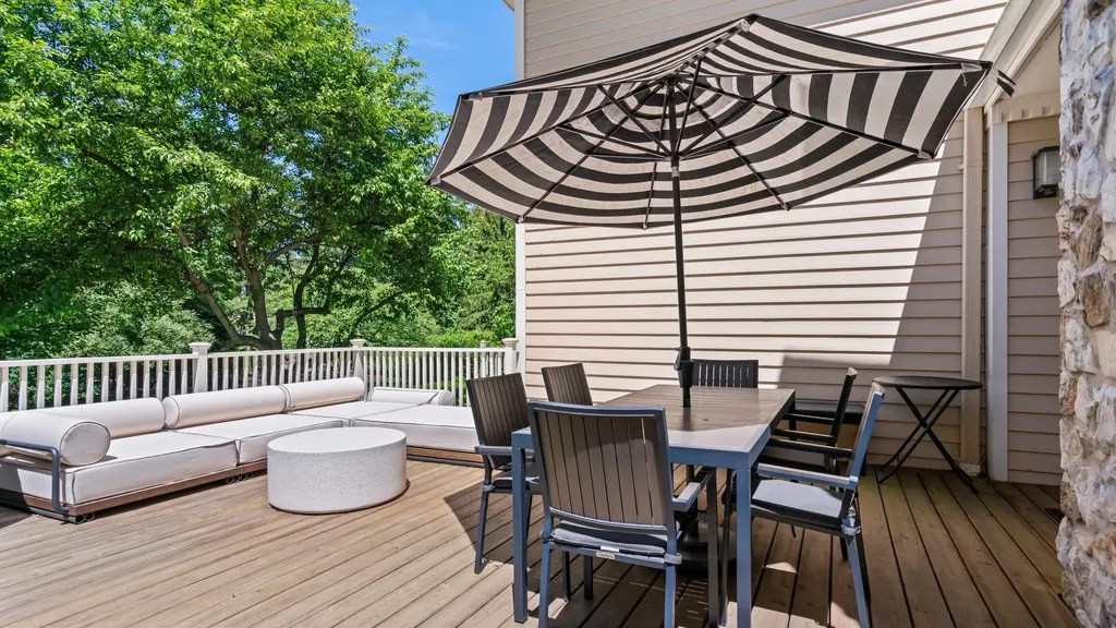 113 Firestone Circle Roslyn NY 11576