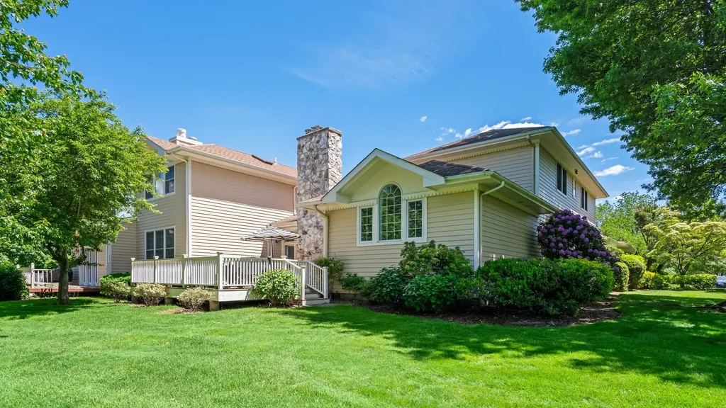 113 Firestone Circle Roslyn NY 11576