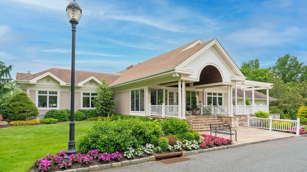 113 Firestone Circle Roslyn NY 11576