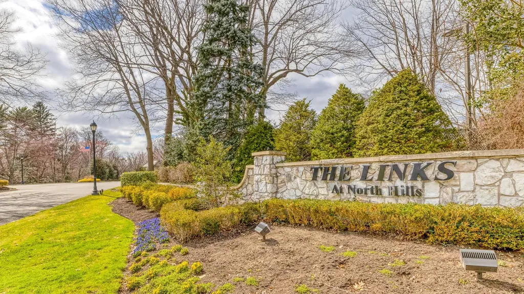 113 Firestone Circle Roslyn NY 11576