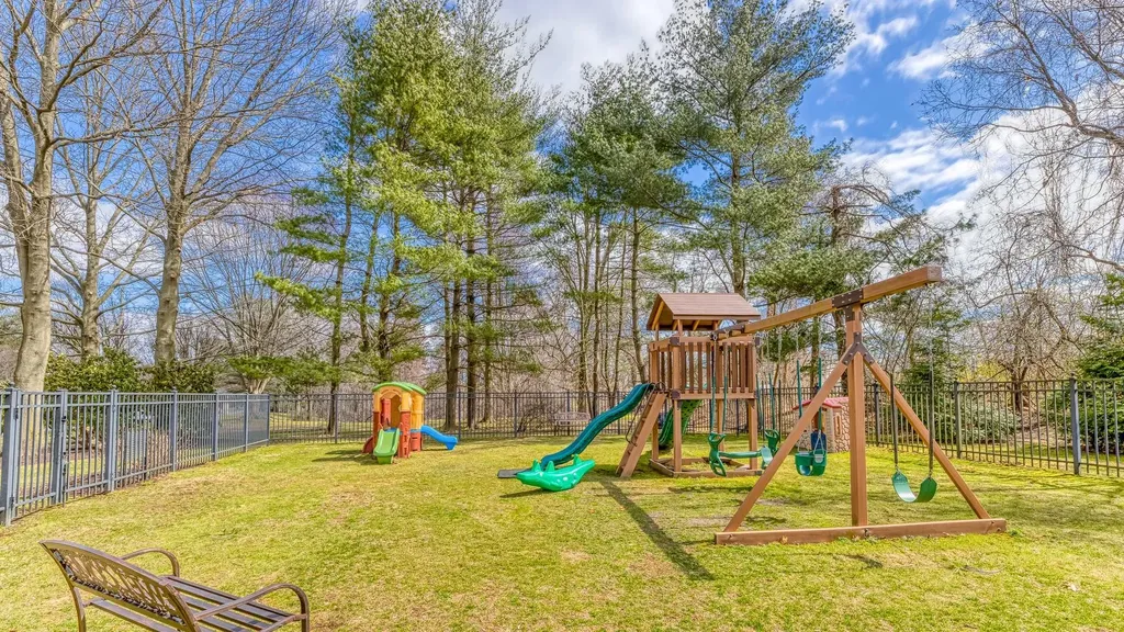 113 Firestone Circle Roslyn NY 11576