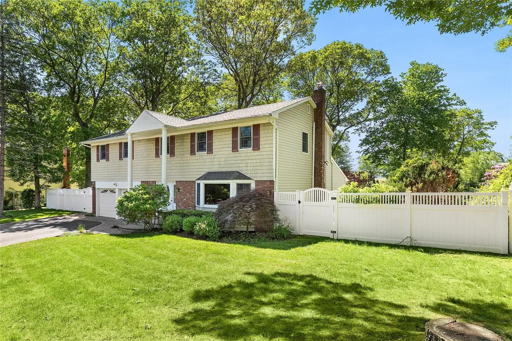 4 Lt John Olsen Lane Saint James NY 11780