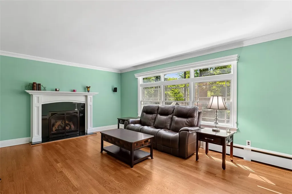 4 Lt John Olsen Lane Saint James NY 11780