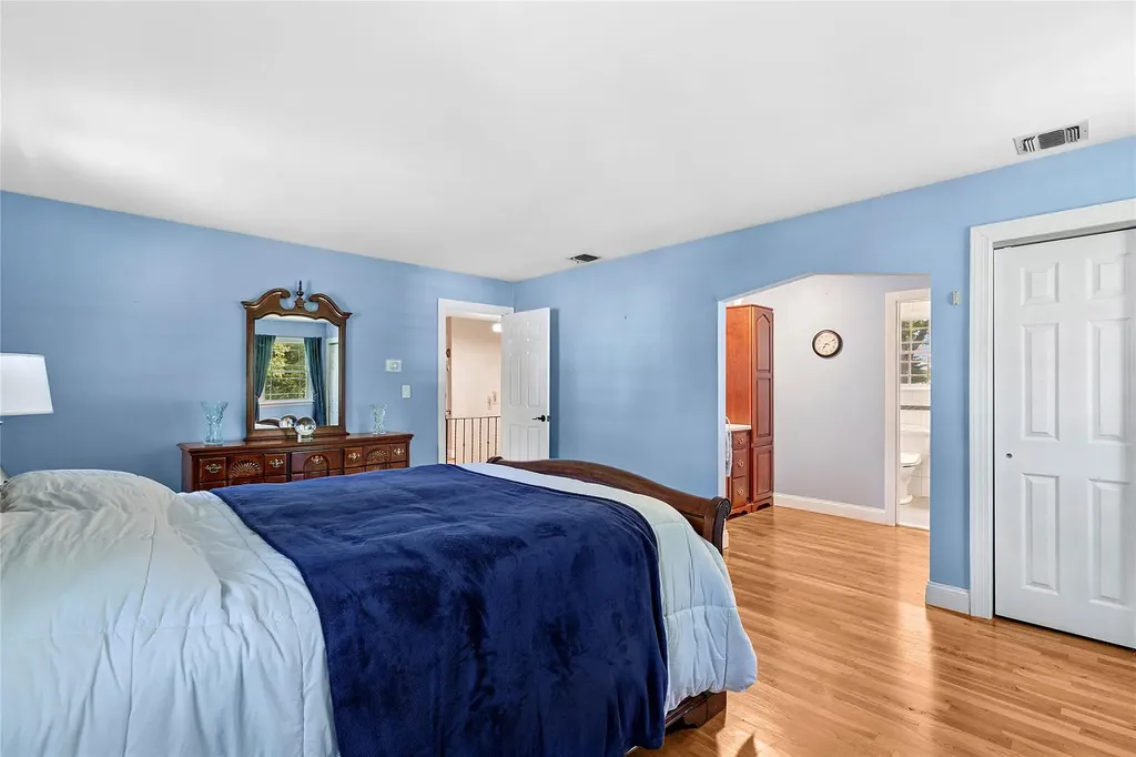 4 Lt John Olsen Lane Saint James NY 11780