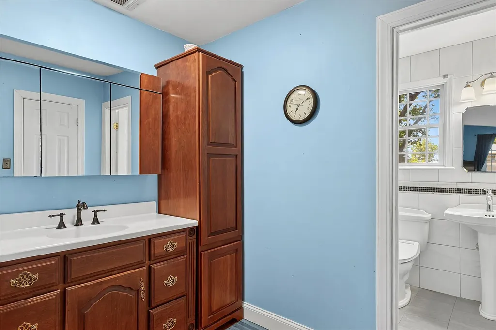 4 Lt John Olsen Lane Saint James NY 11780