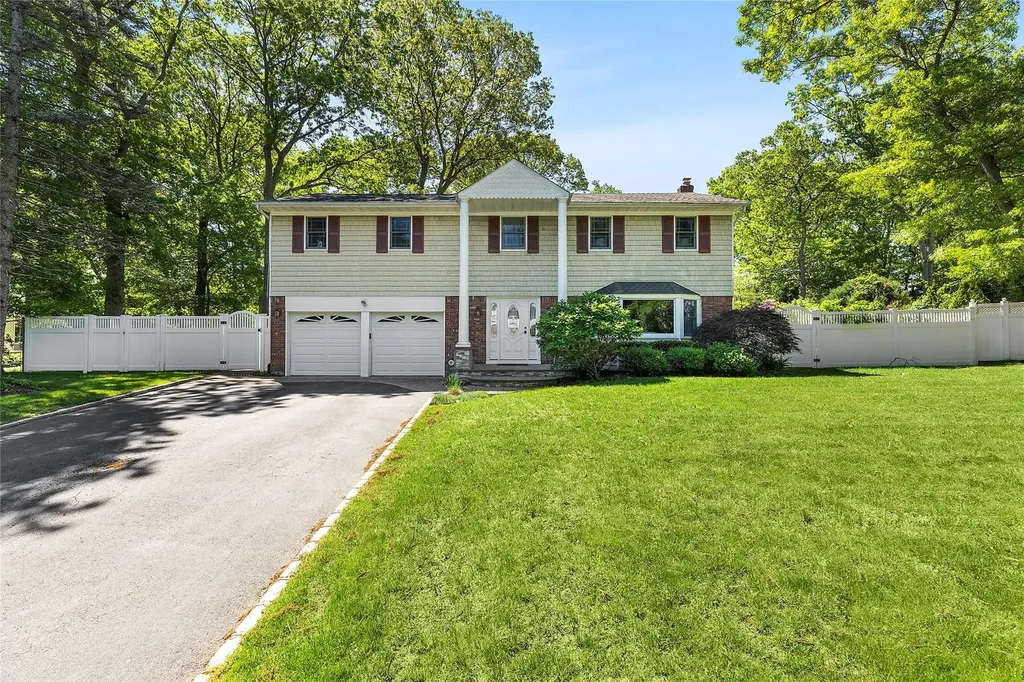 4 Lt John Olsen Lane Saint James NY 11780