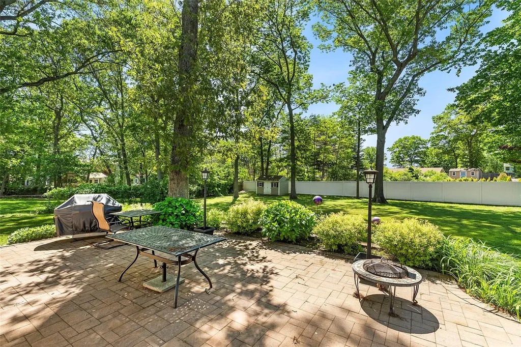4 Lt John Olsen Lane Saint James NY 11780