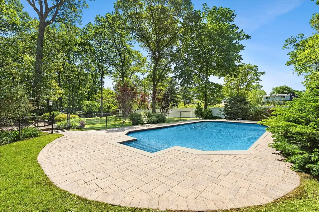 4 Lt John Olsen Lane Saint James NY 11780
