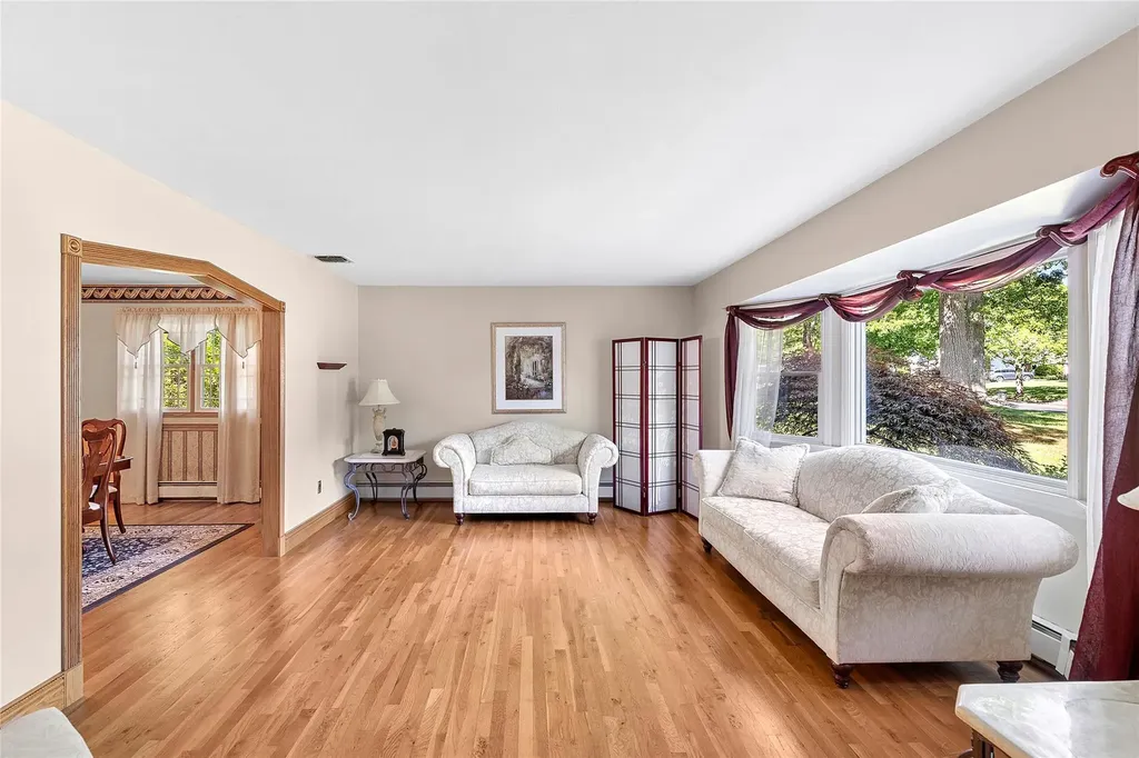 4 Lt John Olsen Lane Saint James NY 11780