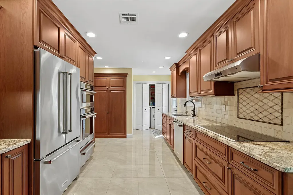 4 Lt John Olsen Lane Saint James NY 11780