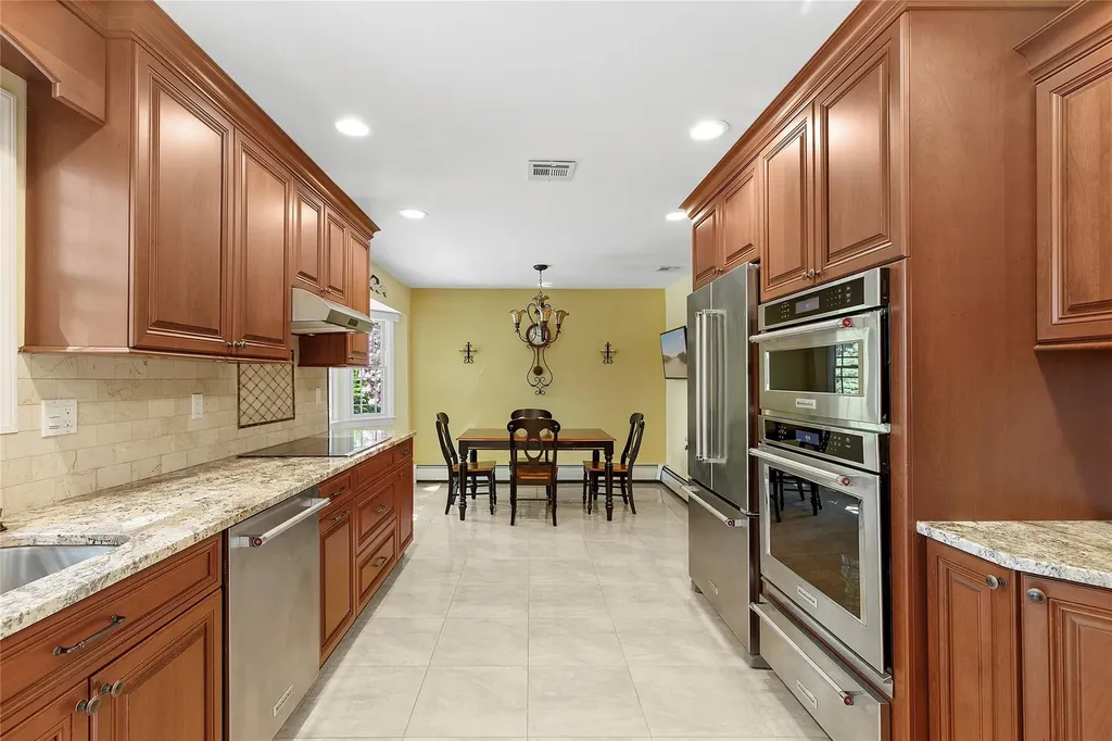 4 Lt John Olsen Lane Saint James NY 11780